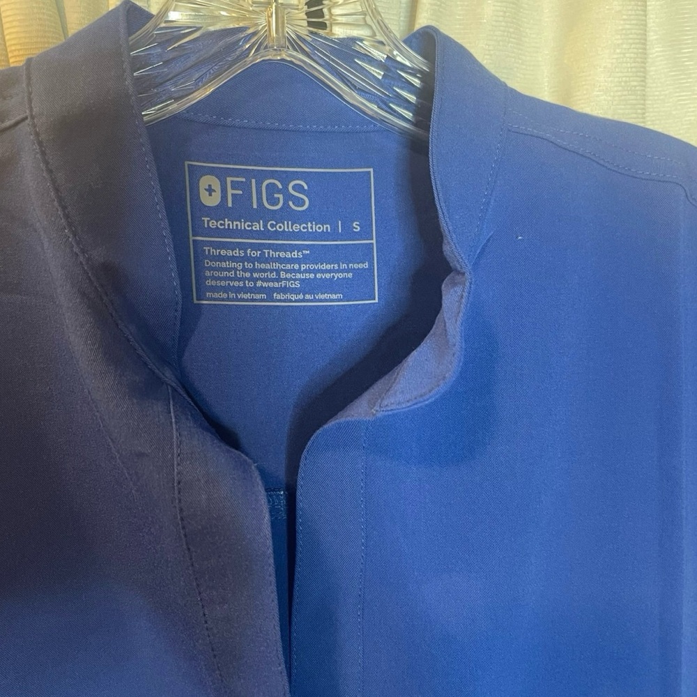 FIGS Rafaela Scrub Top - Picture 2 of 6